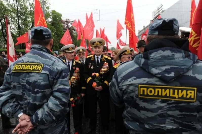 Усилить победу. Фото охрана усиления на 9 мая. Зона досмотра массовые мероприятия полиция Россия 9 мая.