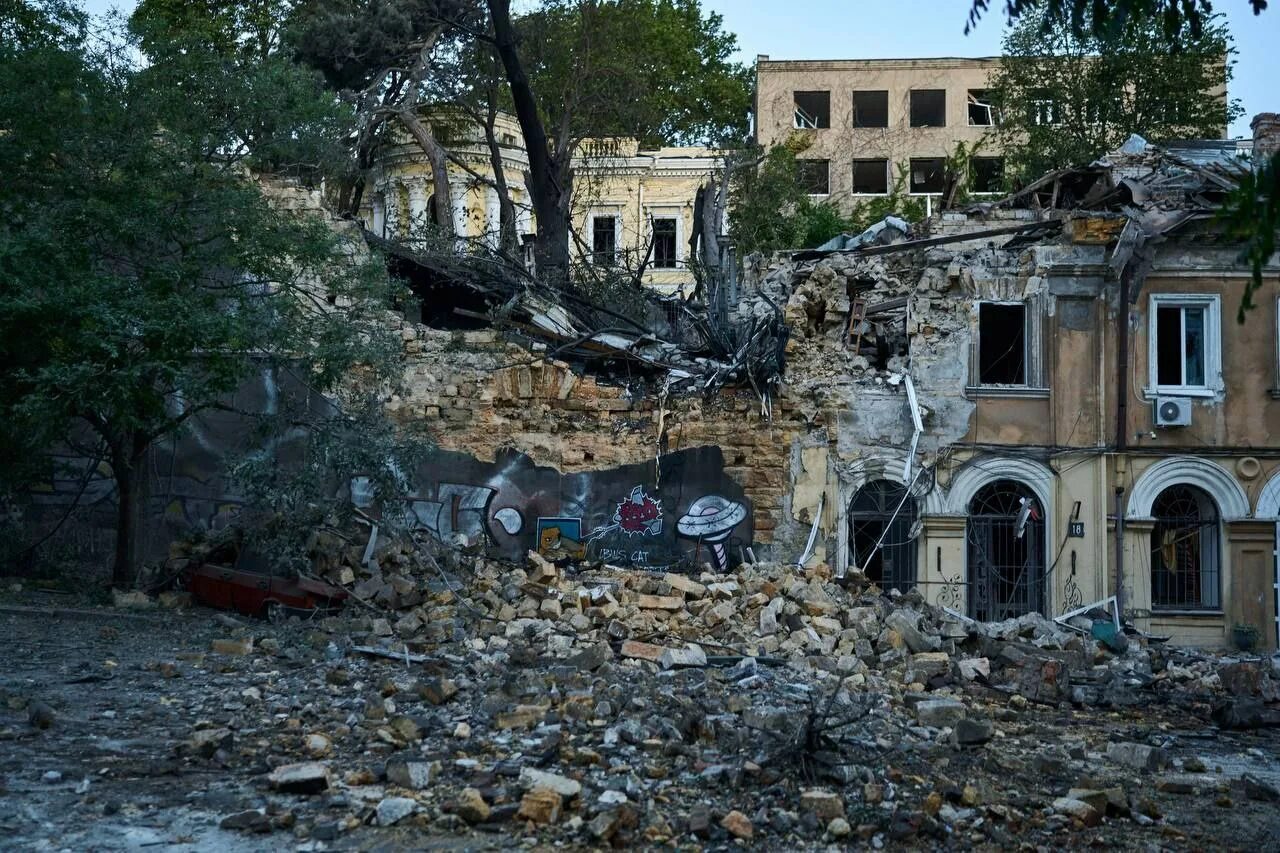 В Одессе разрушен Спасо-Преображенский. Разрушенное здание. Разрушенный дом. Разрушенный город. Разрушенный дом в одессе