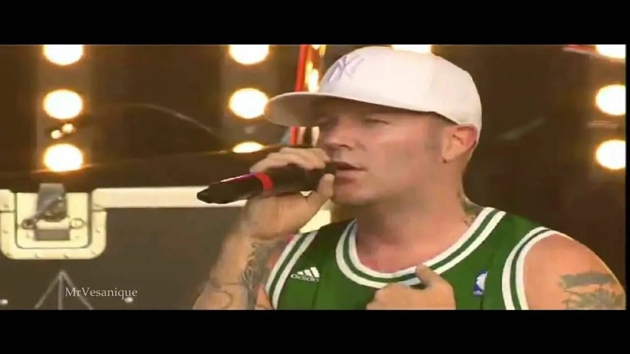 Limp bizkit eyes. Фред дерст behind blue eyes. fred durst behind blue eyes.