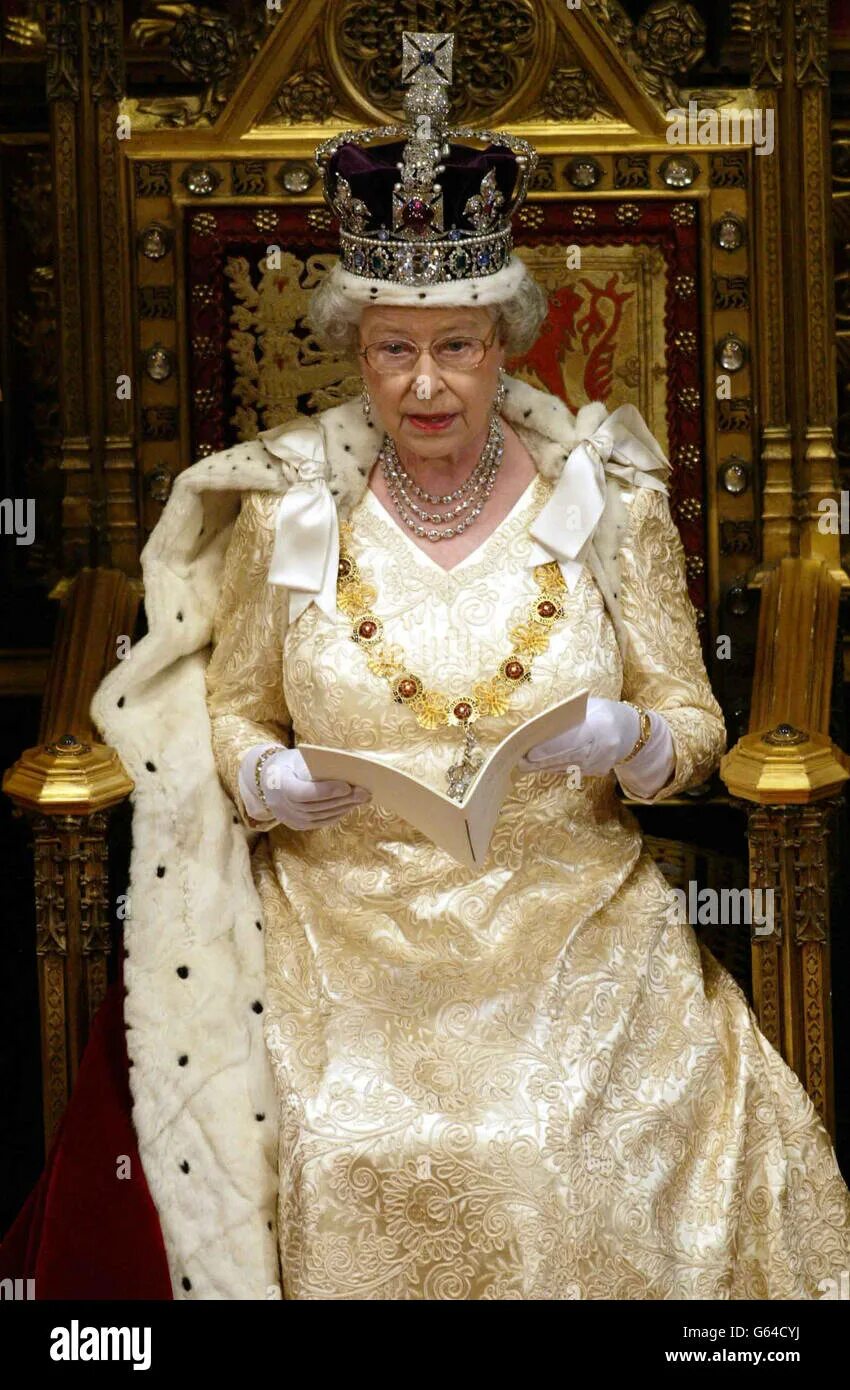 Корона елизаветы 2. Королева интернета. Elizabeth, the queen. Кузины королевы елизаветы. Корона елизаветы 2.