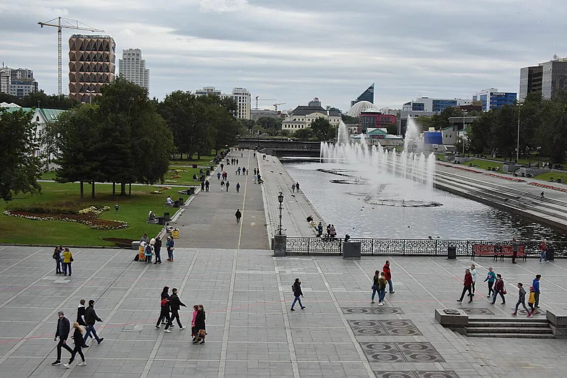 Сцены на плотинке екатеринбург. Екатеринбург плотинка мероприятия. Екатеринбург плотинка мероприятия. Панорама екатеринбург плотинка. Сад камней екатеринбург плотинка.