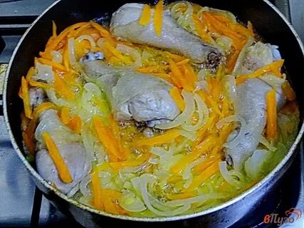 Голень тушеная с морковью и луком