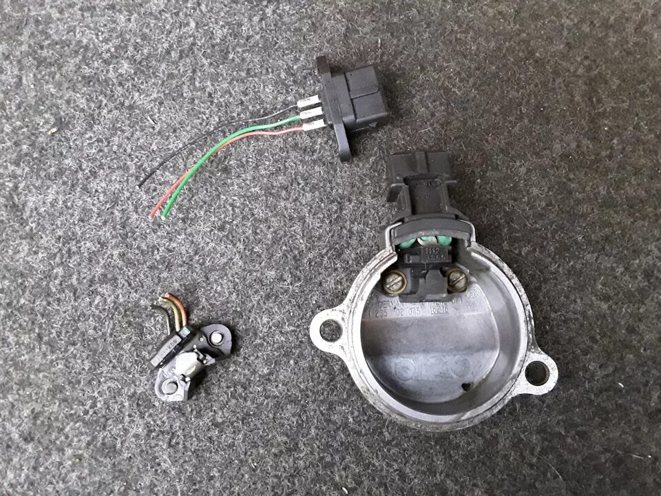 Как выглядит датчик холла. Датчик холла ваз 2108. Датчик индукционный ваз 2109. Как выглядит датчик холла. Датчик холла 2108 карбюратор.