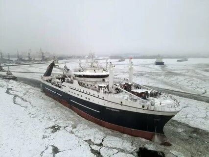 Рыболовно морозильный траулер