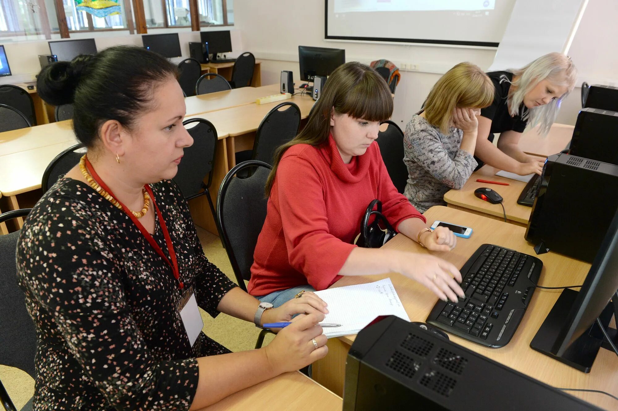 Преподаватели дополнительного профессионального образования. Курсы повышения квалификации. Повышение квалификации учителей. Переподготовка и повышение квалификации педагогических работников. Переобучение педагогов.