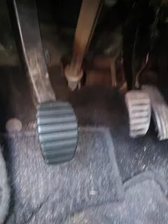 Отпускаем педаль сцепления