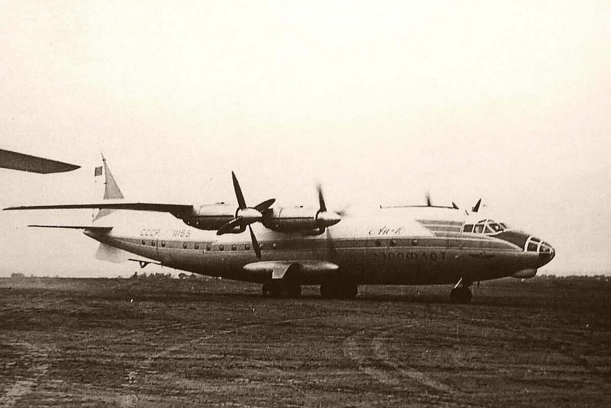 Ан 10 пассажирский самолет фото Ан-10 "Украина". Взлет и падение Авиация и техника СвердловскАвиа Дзен