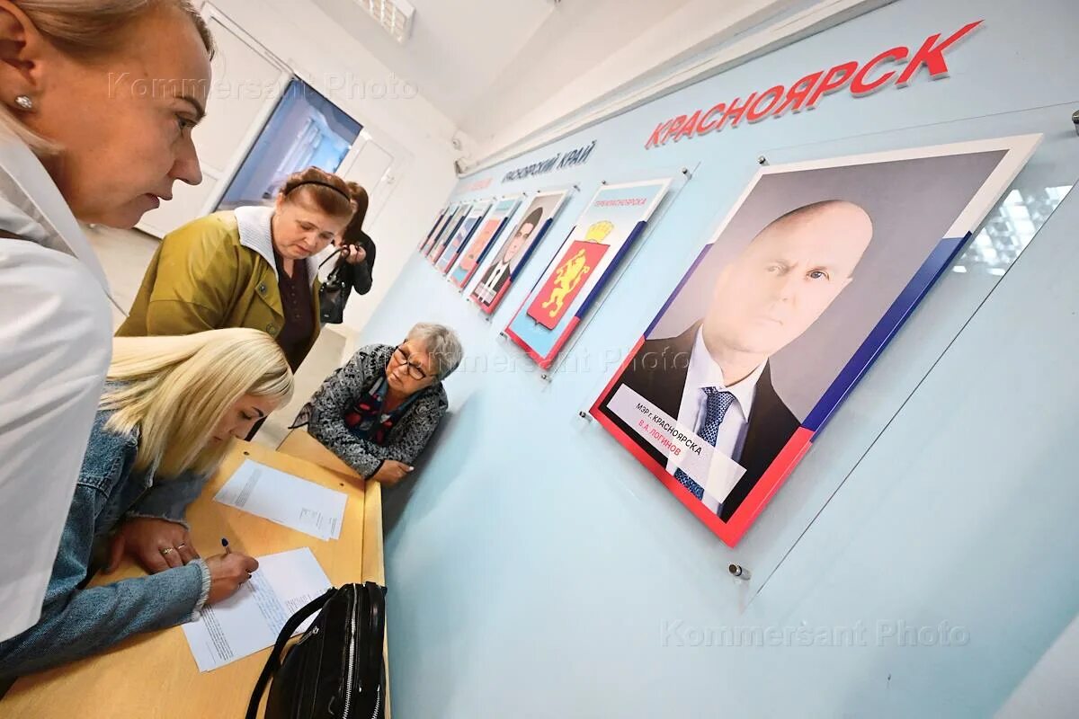 Ффис уунит. В избирательной кампании по выборам губернатора. В избирательной кампании по выборам губернатора. Слоганы единой россии. Политические лозунги.