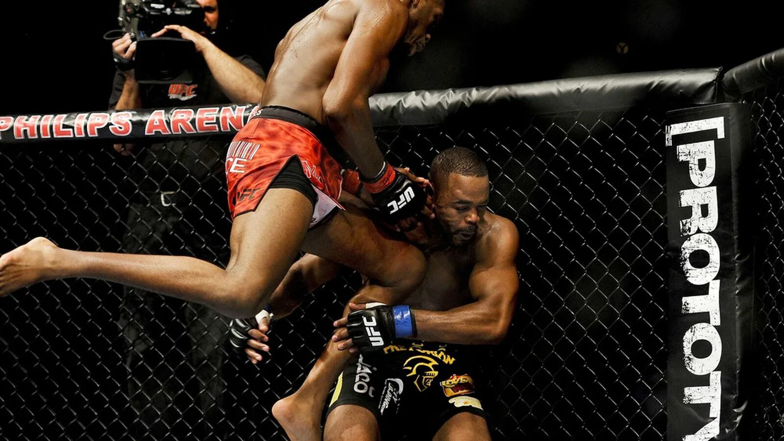 джон джонс доминик рейс. джон джонс маурисио руа. джон лучшие бои. джон джонс доминик рейес. джон джонс 113 кг.