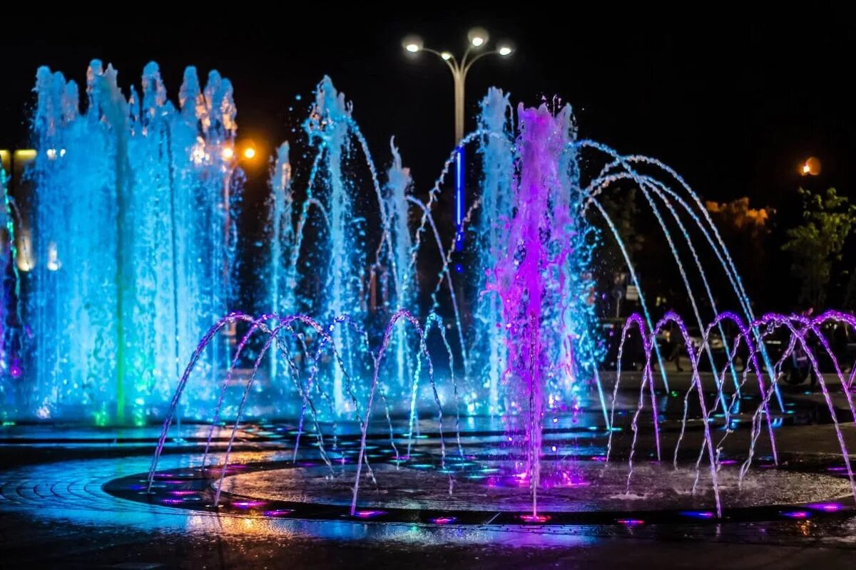 Театральная площадь москва. Салют "красная площадь". Театральная площадь выходные. Театральная площадь краснодар. Театральная площадь красноярск 2022.