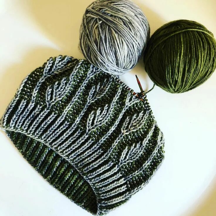 Техника бриошь крючком. Техника Бриошь. Снуд Бриошь. Бриошь техника вязания спицы. Бриошь вязание спицы шапка.