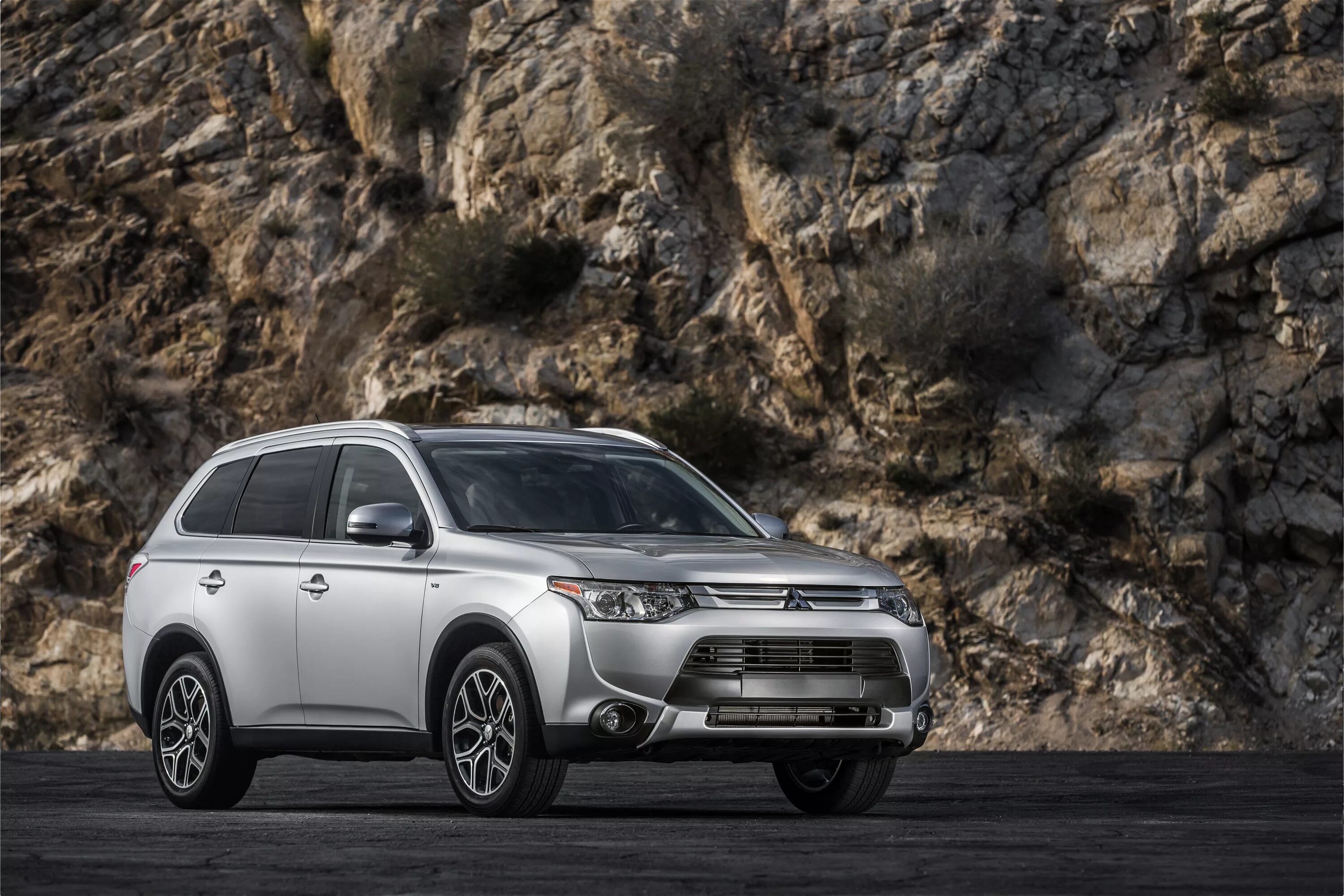 Mitsubishi outlander 2015 год. Митсубиси Аутлендер 2015. Mitsubishi Outlander 2015. Митсубиши Аутлендер 2015. Mitsubishi Outlander 3 2015.