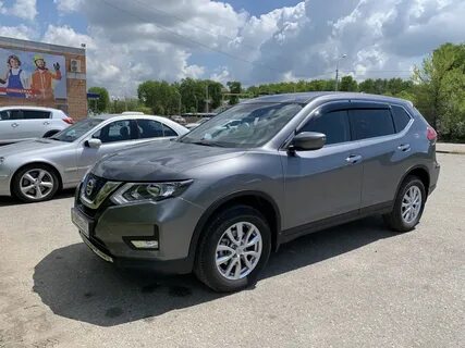 Nissan серый