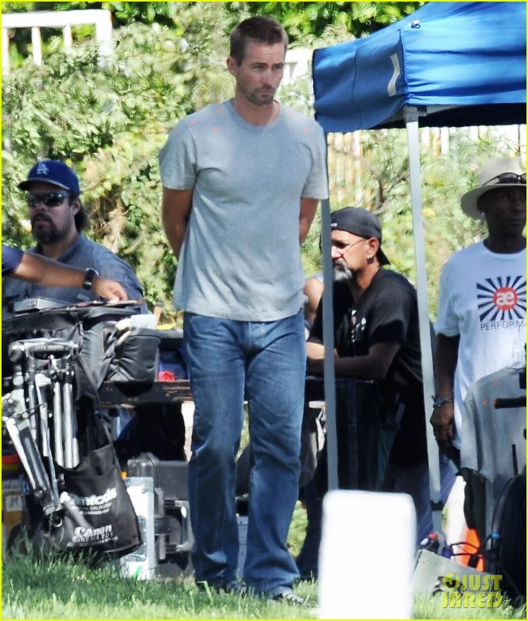 Лукас блэк форсаж 7. Пол уокер и его брат форсаж 7. Форсаж 7 брат пола уокера. Пол уокер форсаж 7. В каком последнем форсаже снимался уокер.