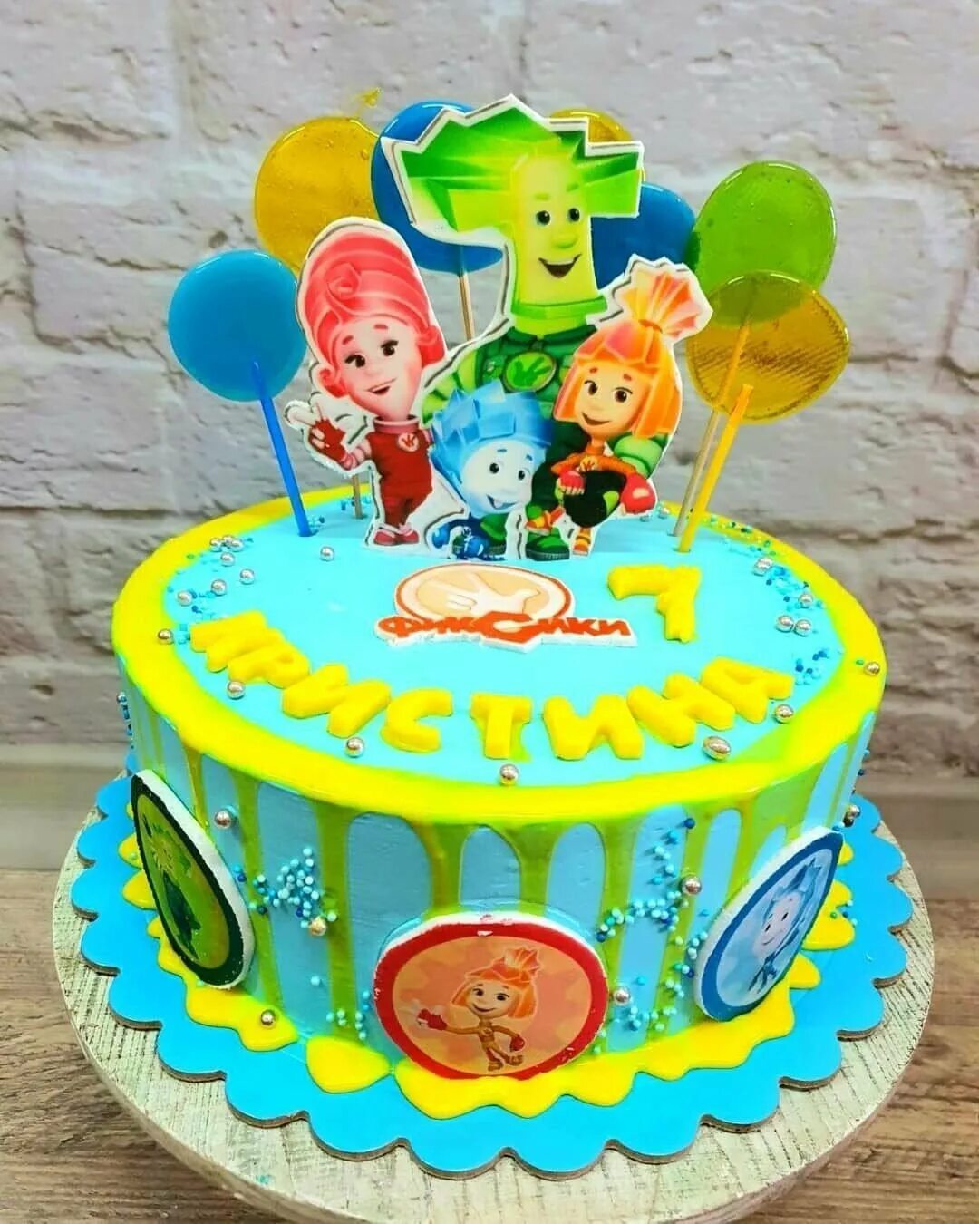 А кто такие Фиксики большой-большой секрет ) тортик с пряничками от @ginger_cake