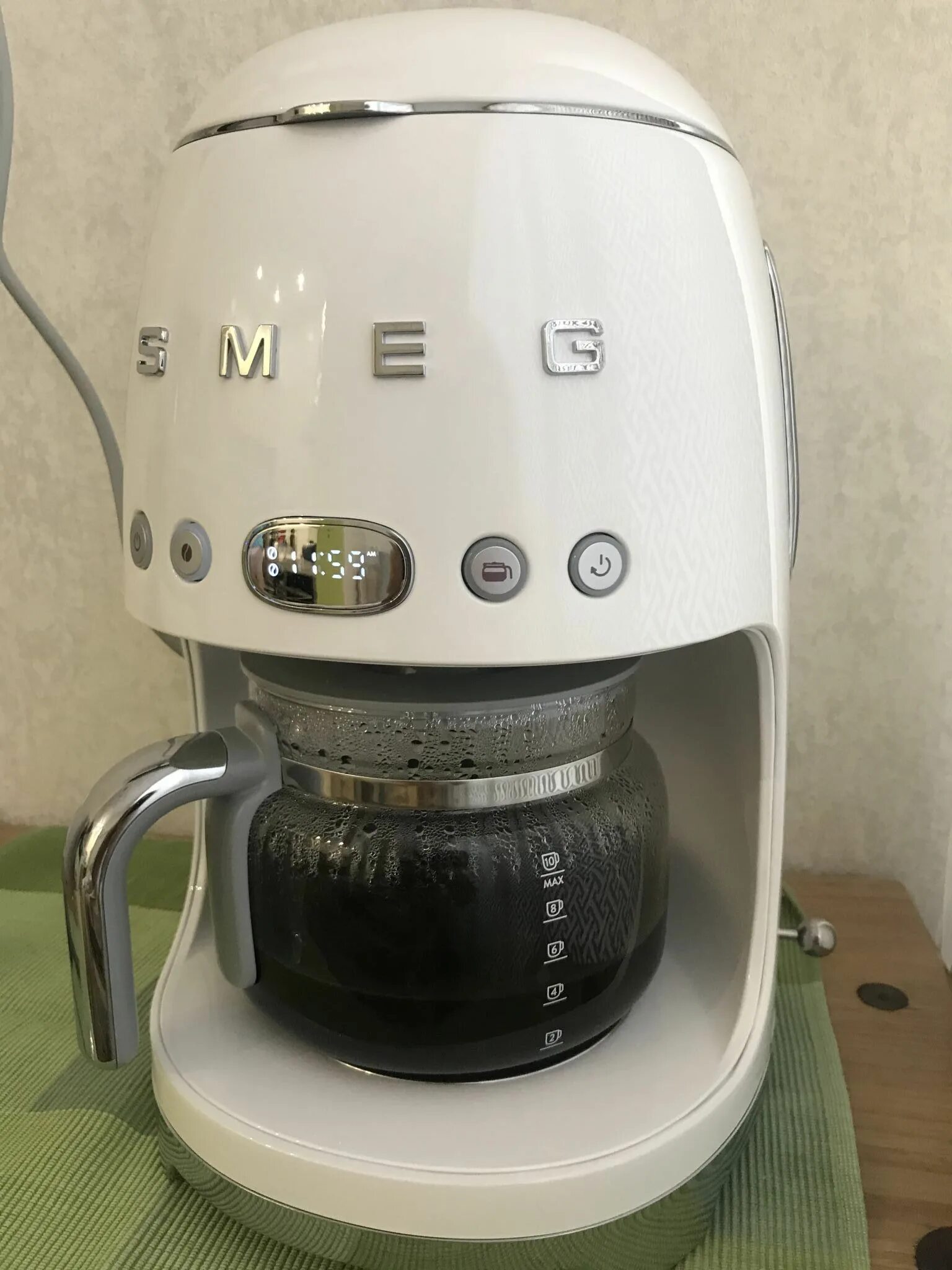 Встраиваемая кофемашина smeg cmsc45b. Кофе с кофемашиной. Кофемашина smeg инструкция. Smeg dcf02. Smeg bcc02tpmeu.