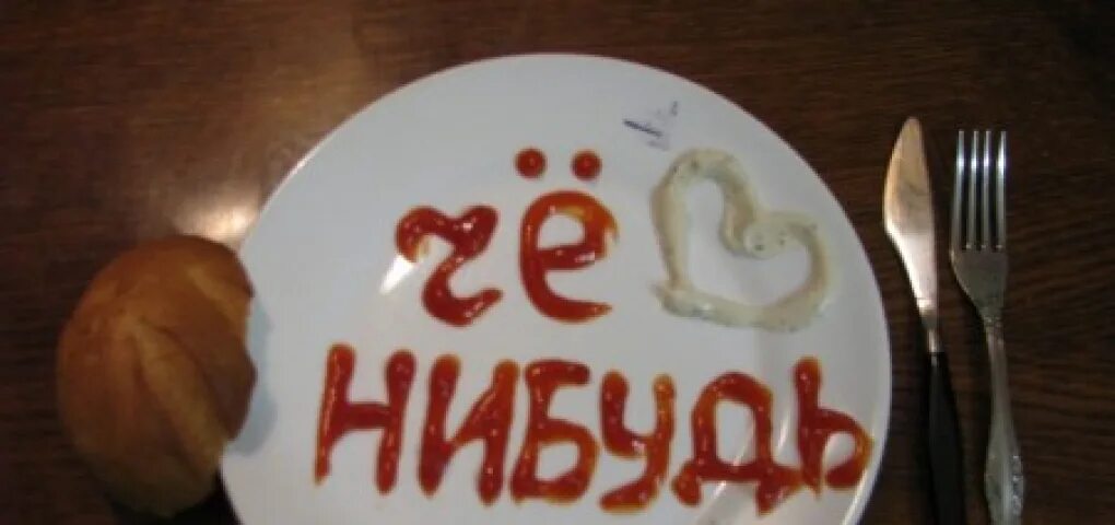 Привлекательная милашка выставляет напоказ вкусную писульку