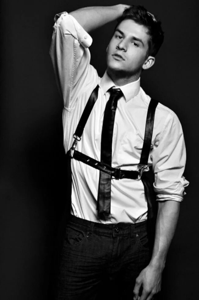 Портупея рон крэй. Портупея для мужчин. Портупея криса рэдфилда. Портупея мужская эстетика. Портупея для мужчин.