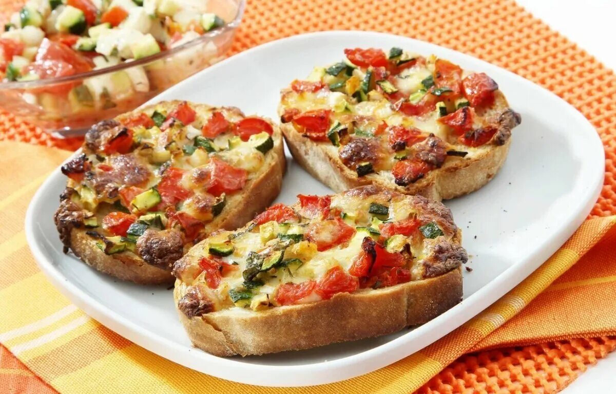 Какой вкусный бутерброд можно сделать. Брускетта средиземноморская греко. горячие бутерброды. бутерброды с овощами. горячие бутерброды с сыром.
