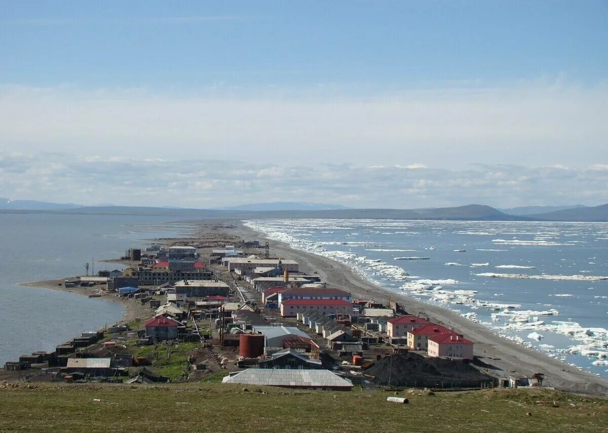 Чукотка застава уэлен. Чукотский поселок уэлен. Чукотка город анадырь. Поселок уэлен чукотка. Поселок анадырь чукотка.
