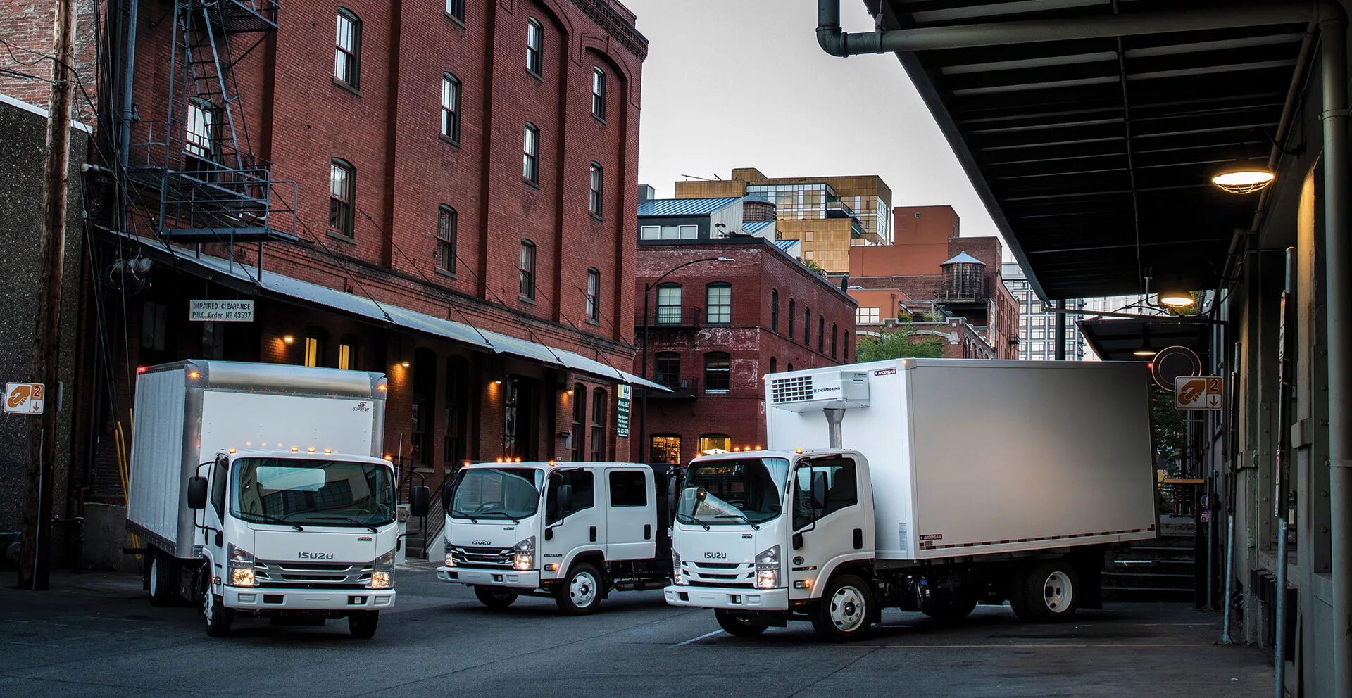 Исузу коммерческий транспорт. Городской грузовик. Грузовик для городских перевозок. Коммерческий транспорт в Америке.