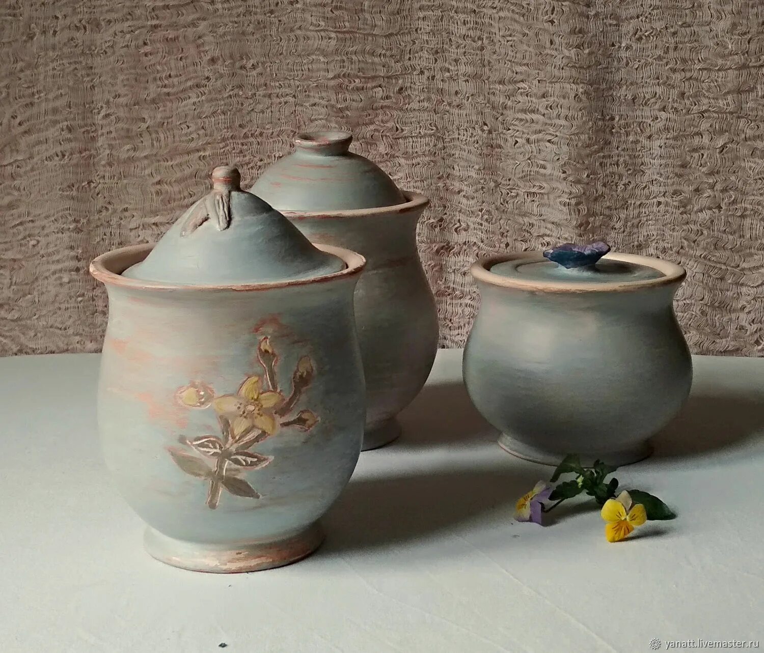 три горшочка. магазин три горшочка тверь режим работы. город элиста показать магазин глиняной посуды. три горшка магазин тверь. посуда двор пролетарки.