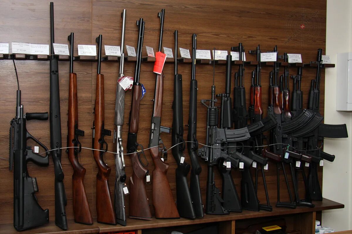 Оружейный магазин снайпер. Магазин охотничьего оружия. Оружие для охоты.
