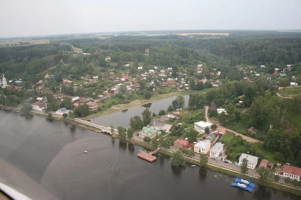 Город плёс-Приволжск. Паводки в Ивановской области в Плесе. Приволжск Плес. Город Плес с высоты птичьего полета.