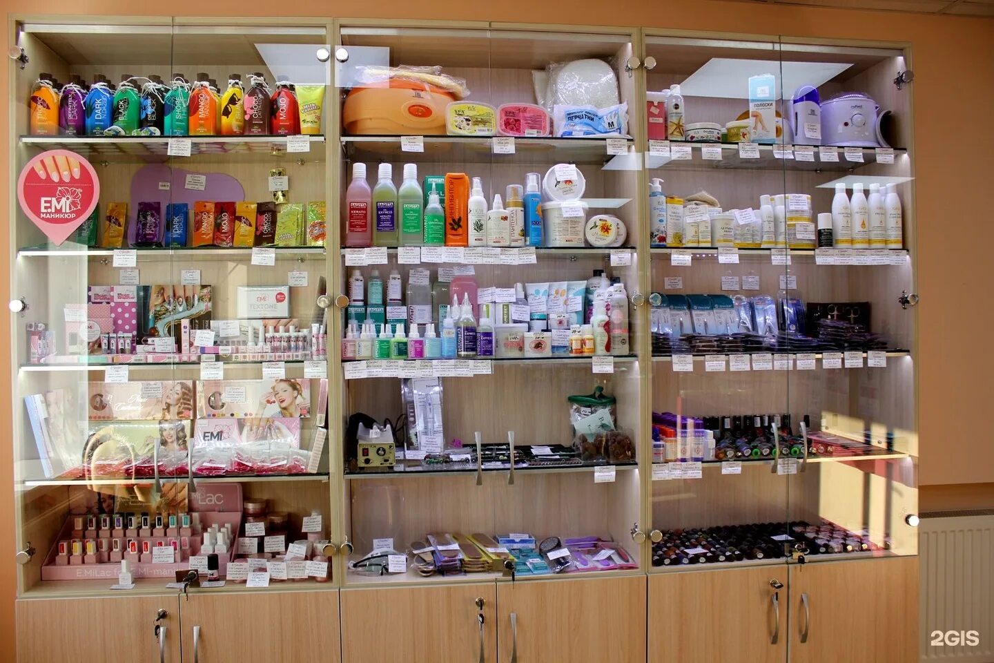 Стартовый набор для маникюра. Витрина с материалами. Витрина для ресниц. Витрины для ногтевой продукции. Проф материалы.