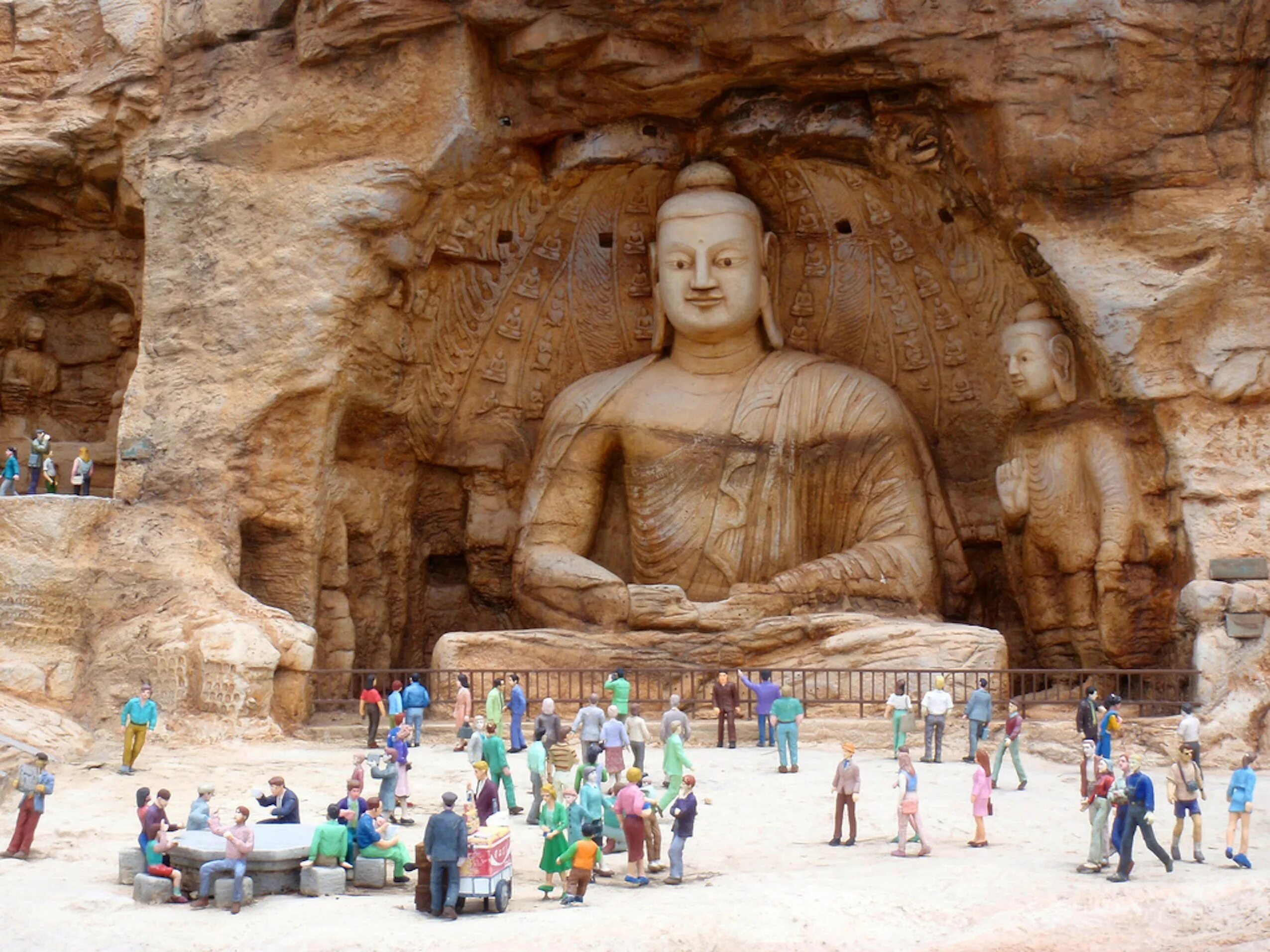 Пещеры будды. Пещеры могао Дуньхуан. Пещеры могао Китай. Храм Цяньфодун (пещеры 1000 Будд). Пещера тысячи Будд могао.