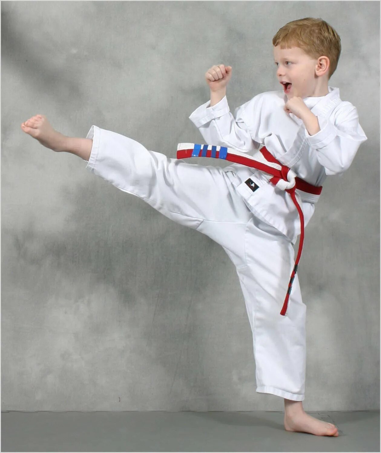 Занятия карате. Детское карате. Восточные единоборства для детей. Тхэквондо дети. Карате.
