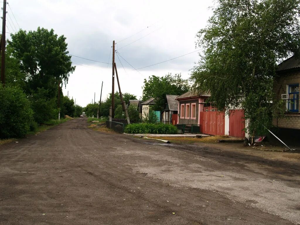Поселок белое луганская область. Лутугино фото города. Белое луганской. Шахта сутоган луганская область. Белое луганской.