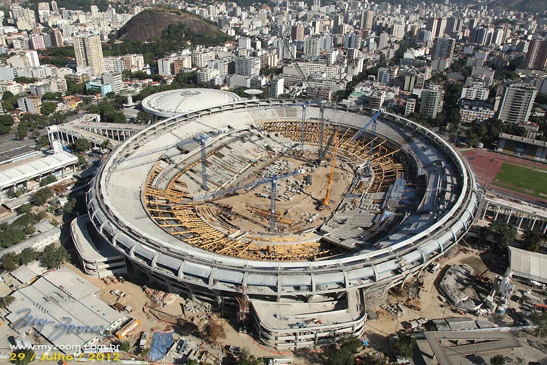 Бразилия часы время. Стадион Маракана в Рио-де-Жанейро. Стадион Маракана в Бразилии. Достопримечательности Бразилии стадион Маракана. Стадион Маракана 1983.
