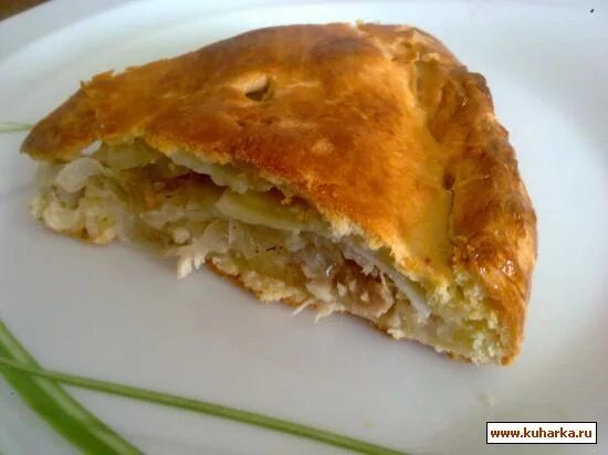 Курник пирожок. Курник с курицей и картошкой в духовке. Курник с курицей и картошкой. Курник с картошкой. Курник свежов.