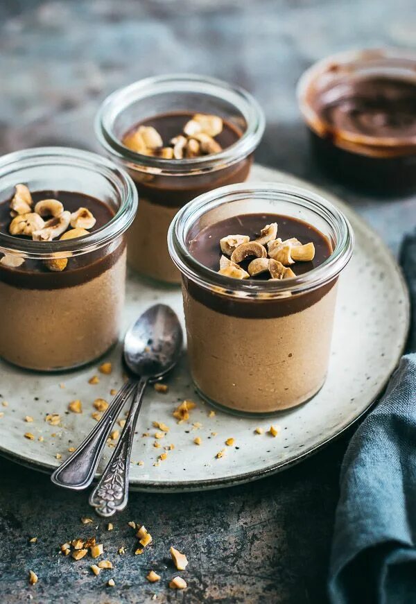Шоколадный мусс. Десерт шоколадное пралине. Мусс с орехами. Банановый мусс. Мусс с орехами.