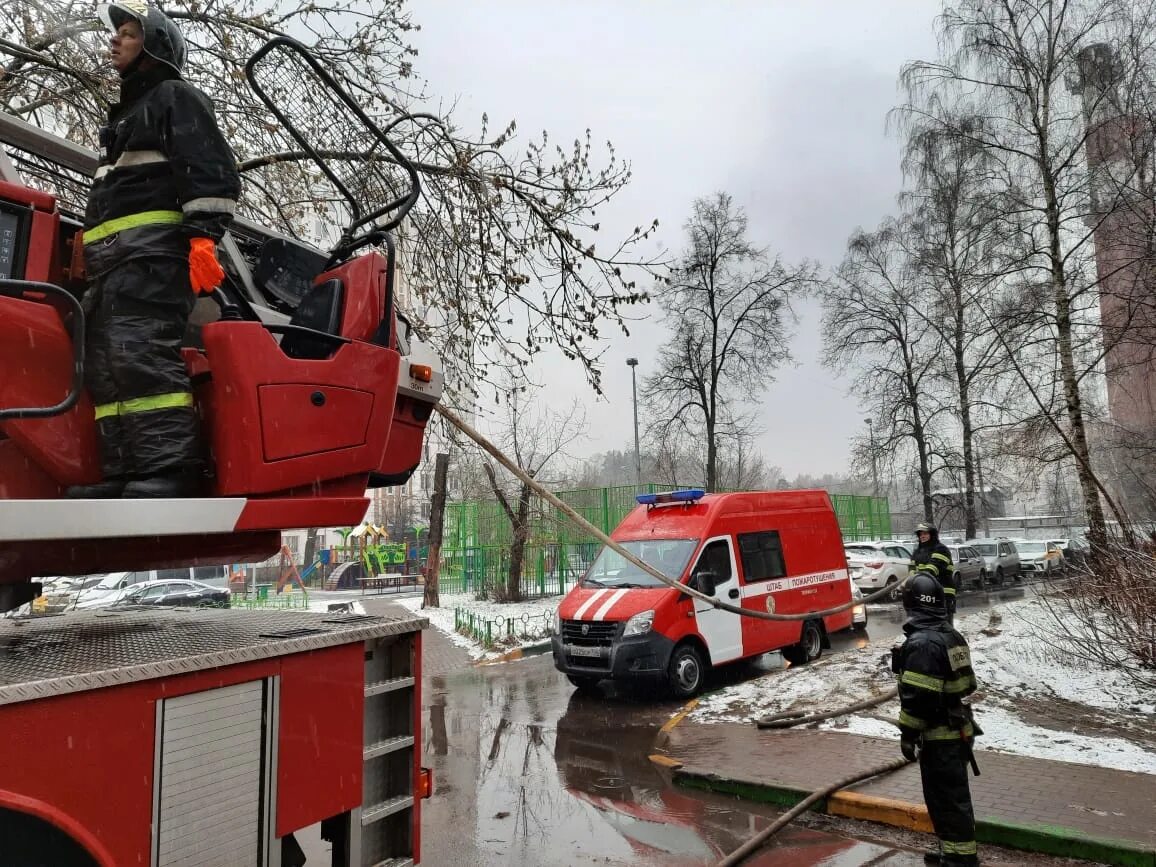 Пожар в Балашихе сейчас. Пожар в Балашихе сегодня. Пожар в жилом доме в городском округе Балашиха. Пожар в Кратово.