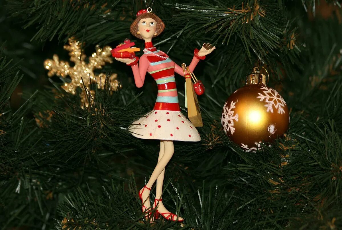 Самая оригинальная елочная игрушка. Необычные новогодние игрушки. Оригинальные игрушки на елку. Самые необычные елочные игрушки. Оригинальная елочная игрушка.
