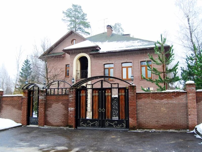 Площадь 450 кв м. Поселок горки 2 барвиха. 450 кв дом. новый век коттеджный посёлок. фото горки 2 изумрудный век дом 65 и 66.