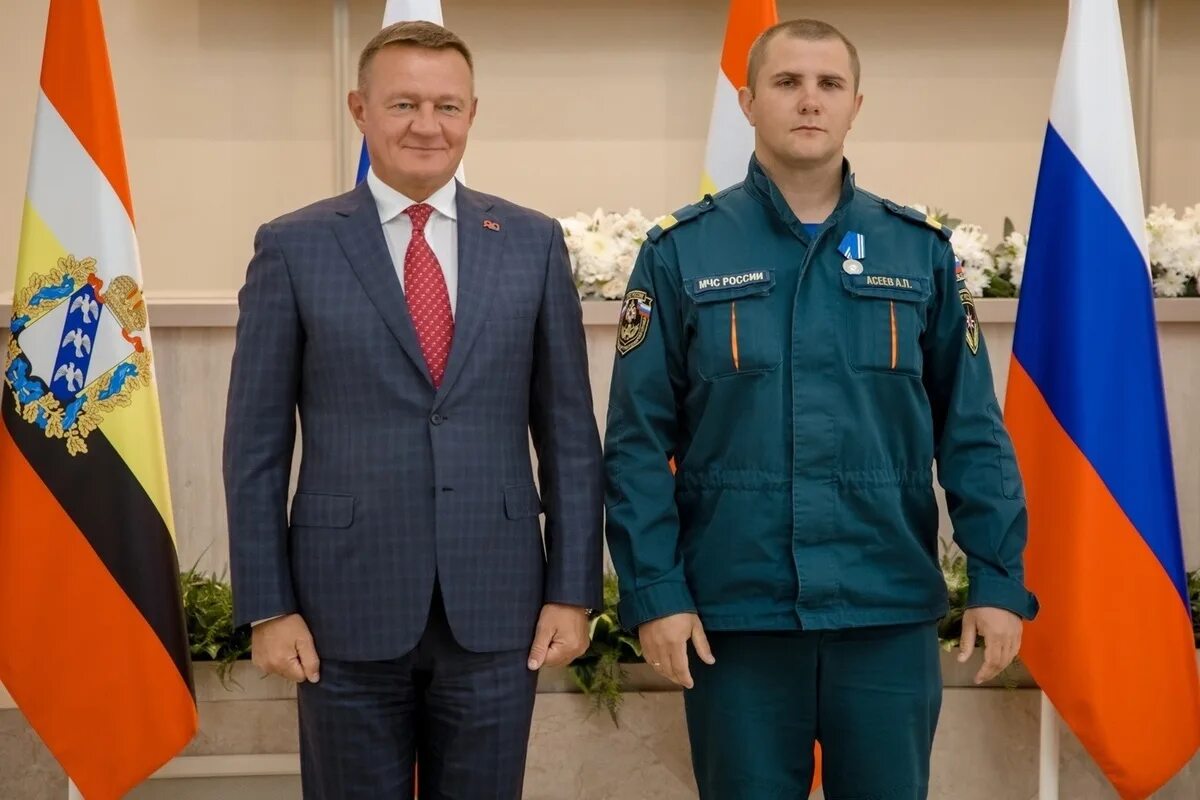 Спас награждены. Медали мчс. награды спасателей мчс россии. награждение сотрудников мчс. за заслуги мчс.