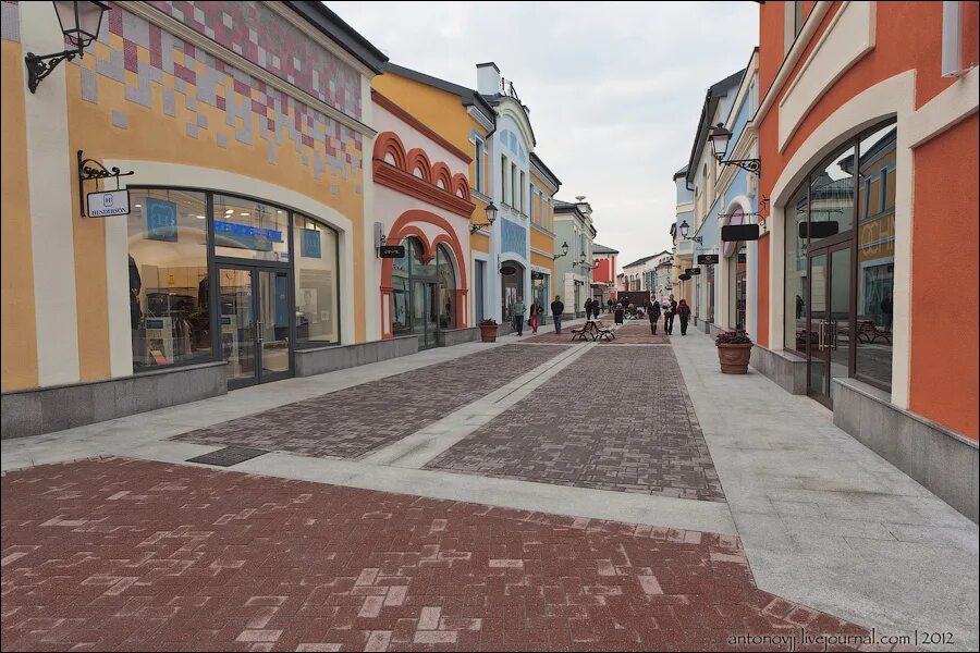 Outlet котельники village белая. Outlet Village белая дача, Котельники. ТЦ Outlet Village белая дача. Аутлет Люберцы. Мега аутлет Вилладж магазины.