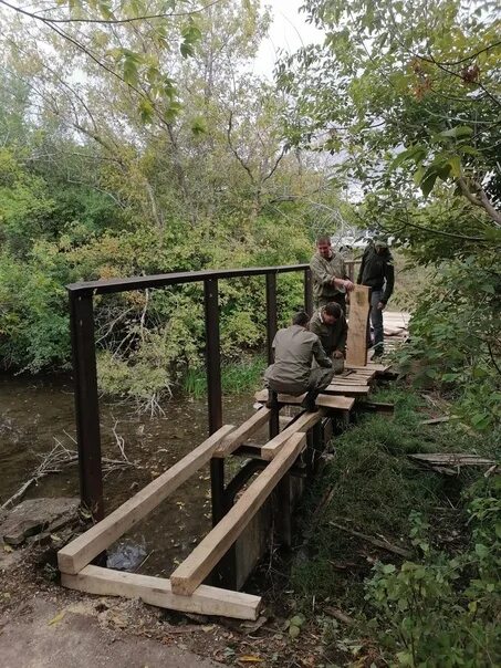 Ивановка антрацитовский. Поселок Ивановка Антрацитовский район. Ивановка Антрацитовский район пруды. Ивановка ЛНР. Работник леса.