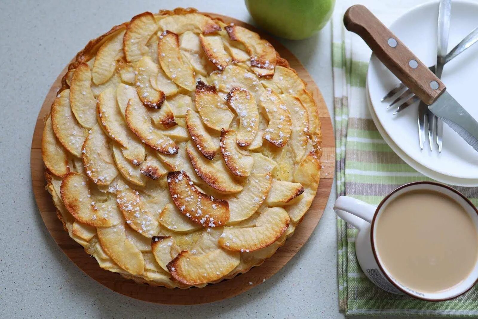 Итальянский пирог с яблоками который вкуснее. Gainer яблочная шарлотка. Невидимый яблочный пирог. Пирог шарлотка с капустой. Яблочный торт.