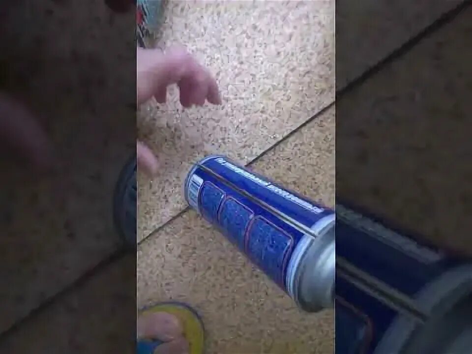 Баллон для заправки холодильника. Заправил холодильник пропаном. Заправочная трубка холодильника. Заправка холодильника фреоном. Заправил холодильник пропаном.