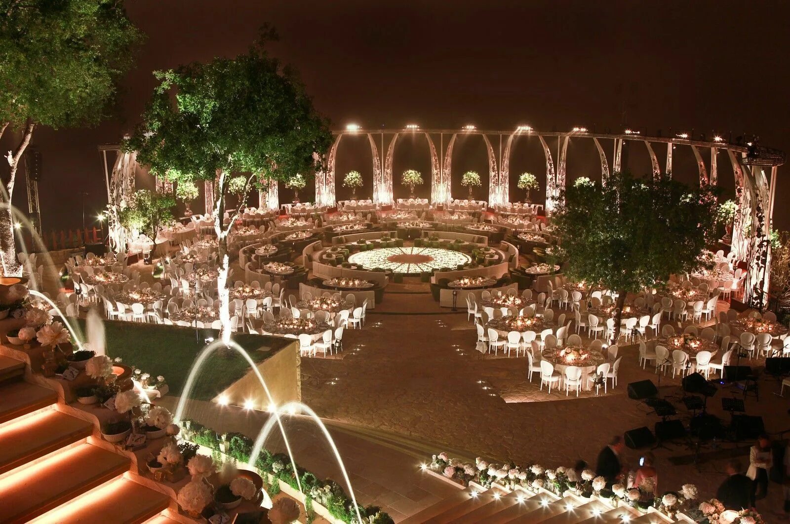Свадьба в стиле Дубаи. Illumination Garden. Wedding Garden Dubai. Королевская свадьба в ОАЭ проволочная инсталляция. Amazing event