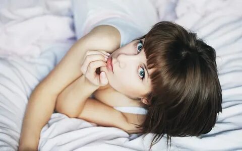 Юные девочки в постели
