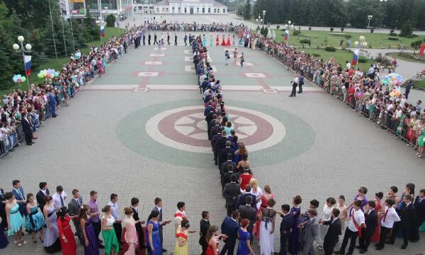 Прохоровская гимназия. Бал выпускников 2022 Прохоровка Белгородская область. Прохоровка Прохоровская гимназия. Прохоровка выпускной. Выпускной в Прохоровке Белгородской области 2022.