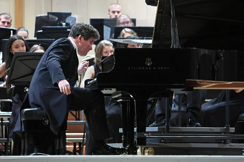 Рапсодии в стиле блюз дж гершвина премьера состоялась 12 ф. Название летнего концерта афиша. Radio queen с симфоническим оркестром. Рапсодия в стиле блюз дж гершвина. Вио рапсодия.