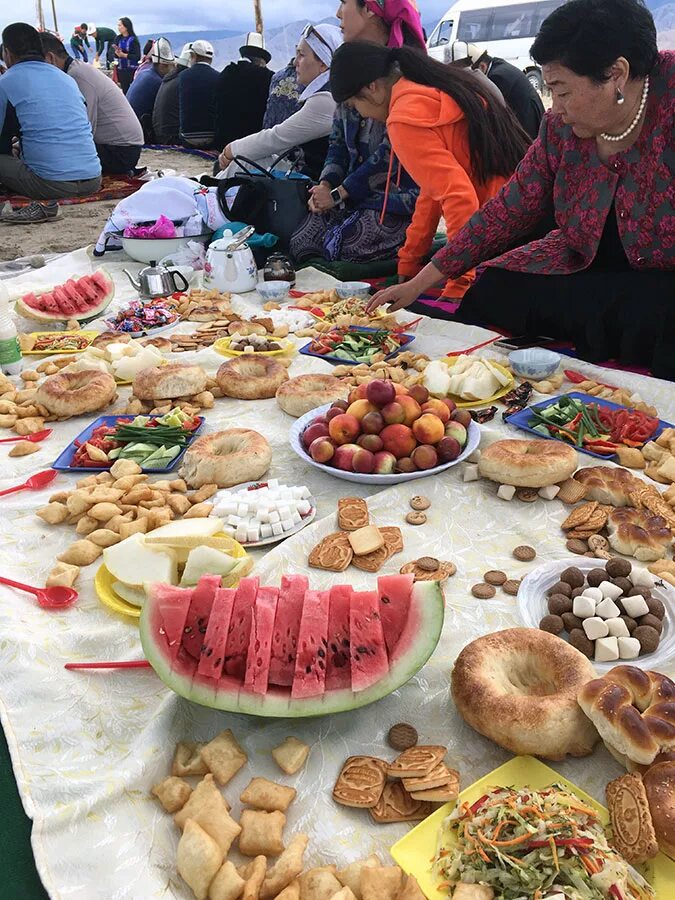 киргизская национальная выпечка. национальное блюдо киргизов. киргизская кухня национальные блюда. национальные блюда кыргызов. киргиз улутик тамактар.