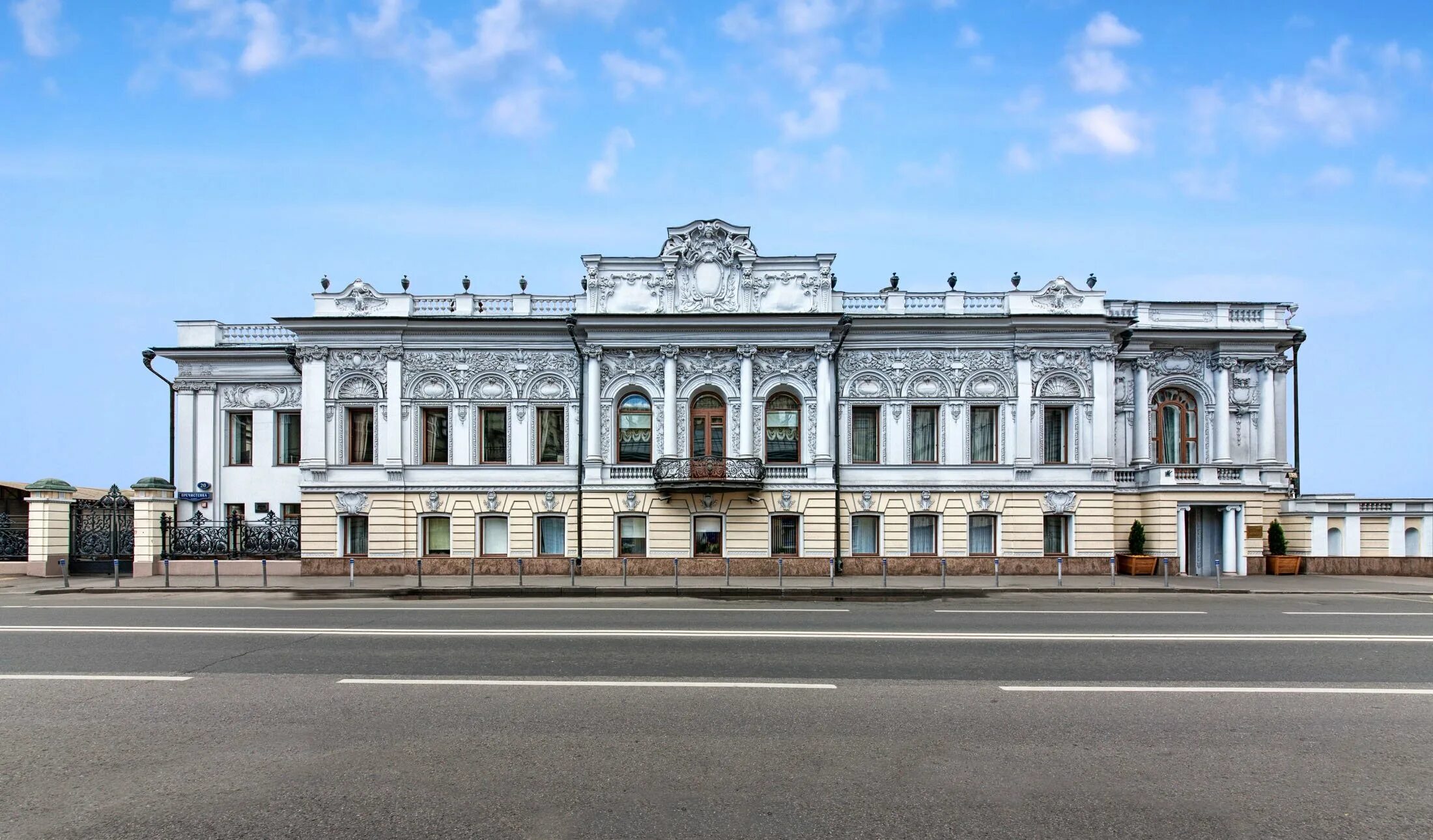 Пречистенка 20. Дом Ермолова на Пречистенке. Особняк Ушкова на Пречистенке в Москве. ГЛАВУПДК МИД Пречистенка России. ГЛАВУПДК при МИД России особняки.