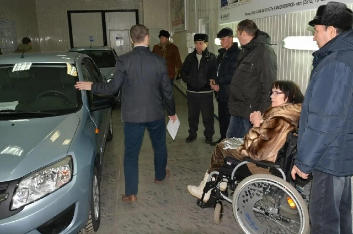 Автомобиль инвалидам 1 группы. Автомобиль для инвалидов. Современные автомобили для инвалидов. Инвалид. ФСС машина.